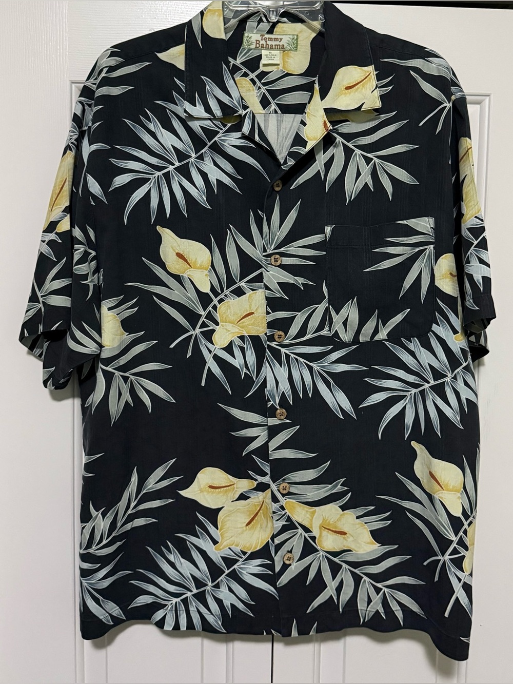 Tommy Bahama Mens Medium Floral Black Yellow Hawaiian Vtg Button Up Shirt